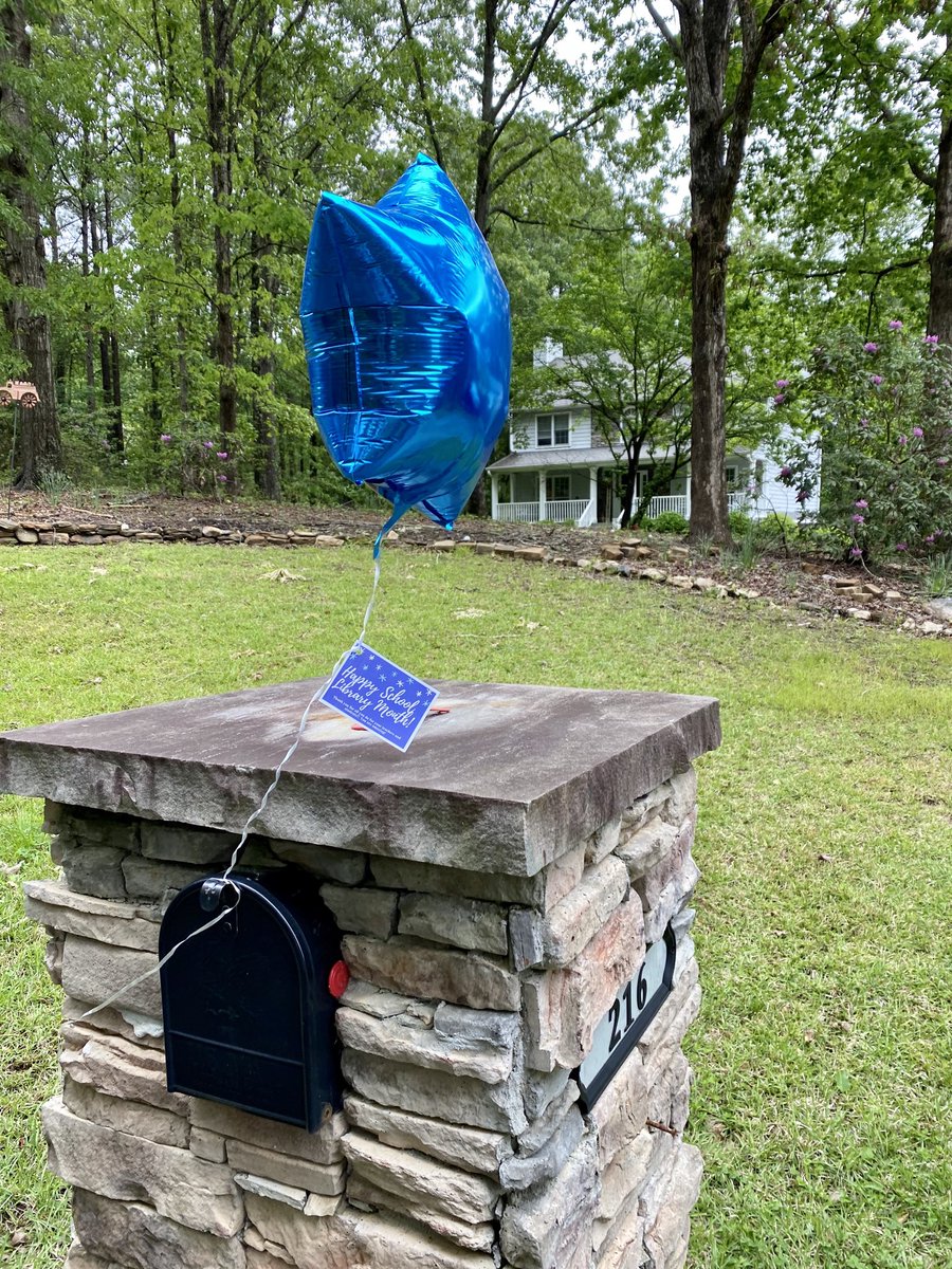 Found this wonderful surprise on my mailbox today! Thank you ⁦<a href="/joysilk131/">Joy</a>⁩ -You certainly made my day! #LoveMyJob ⁦<a href="/CcsdMedia/">MediaCCSD</a>⁩ ⁦<a href="/CcsdCares/">CCSD C.A.R.E.S.</a>⁩ ⁦<a href="/Hasty_Huskies/">Hasty Fine Arts Acad</a>⁩