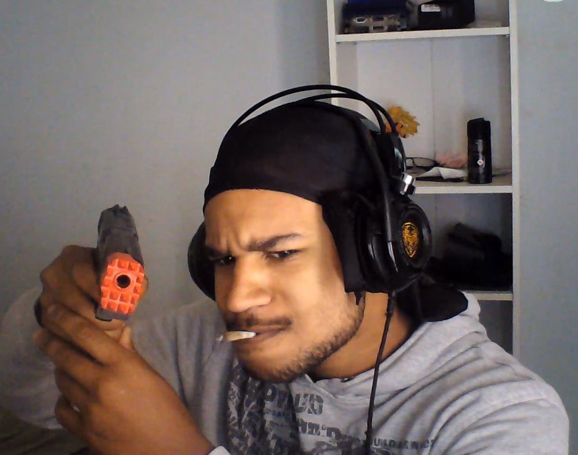 DiamoIsBack's tweet image. Donne moi la caisse sans discuter.