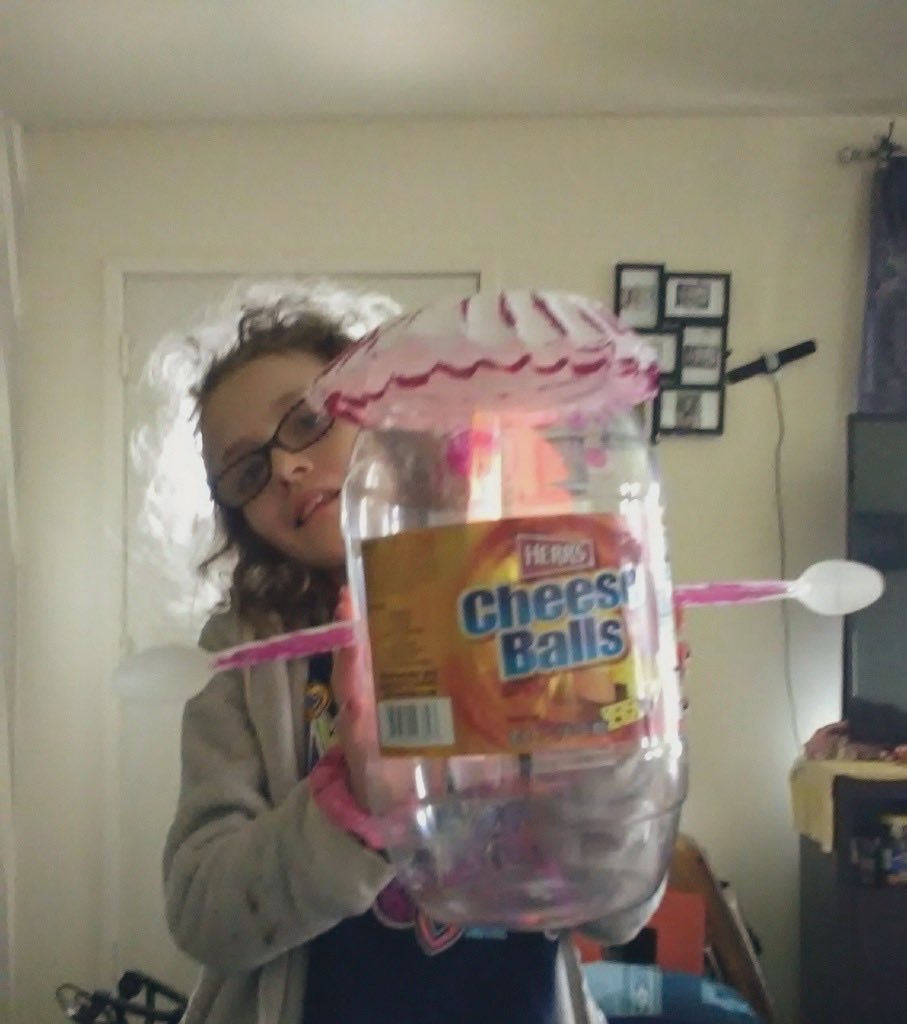 MissMeadowsWCS's tweet photo. #Willard214 I gave a Challenge to make a recycled toy from recycled materials. Check it out!💡A glow stick lights up our 1st robot to help you see in the dark, the 2nd holds hand written notes!   🐍We had several students joking in our Zoom Class to discuss Animal Smackdown!💛🖤 https://t.co/TU5zISV7hr