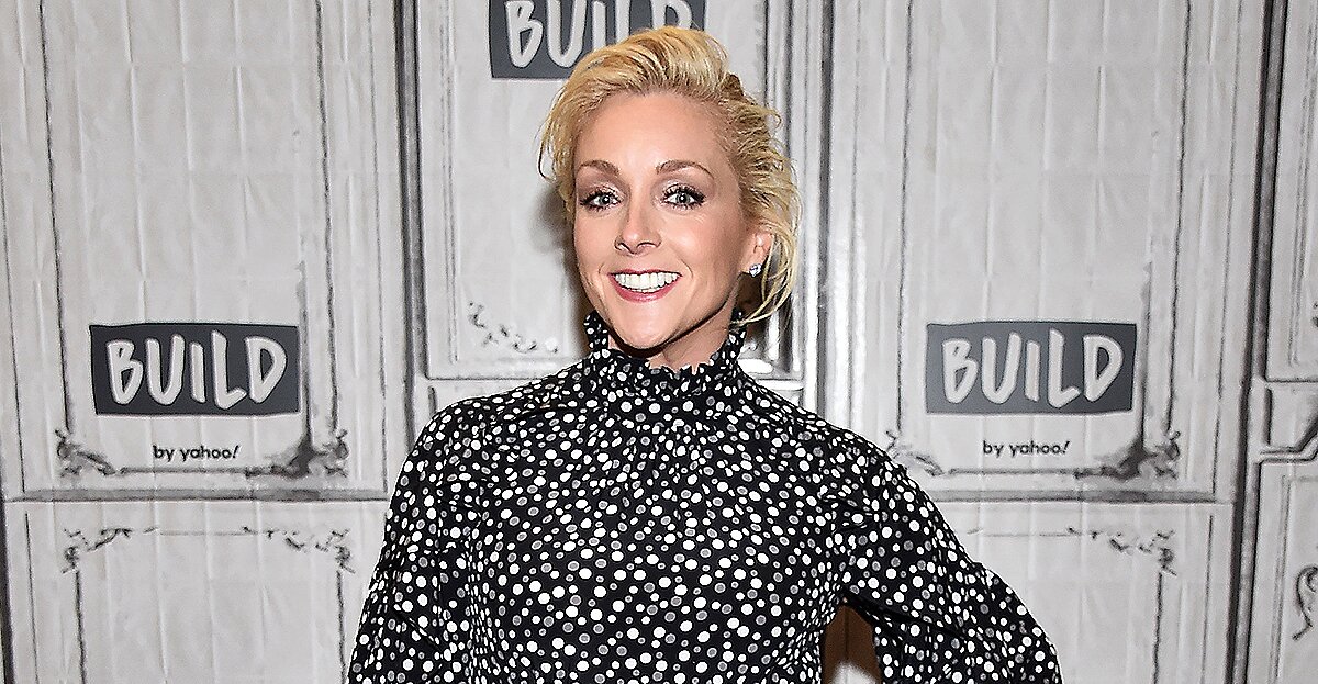 Halloweenpirate's tweet photo. Jane Krakowski Tried Out for Friends 10 Years After Jennifer Aniston Auditioned for Her Soap https://t.co/VCEeVNtf4U https://t.co/wU5OzA5aHO