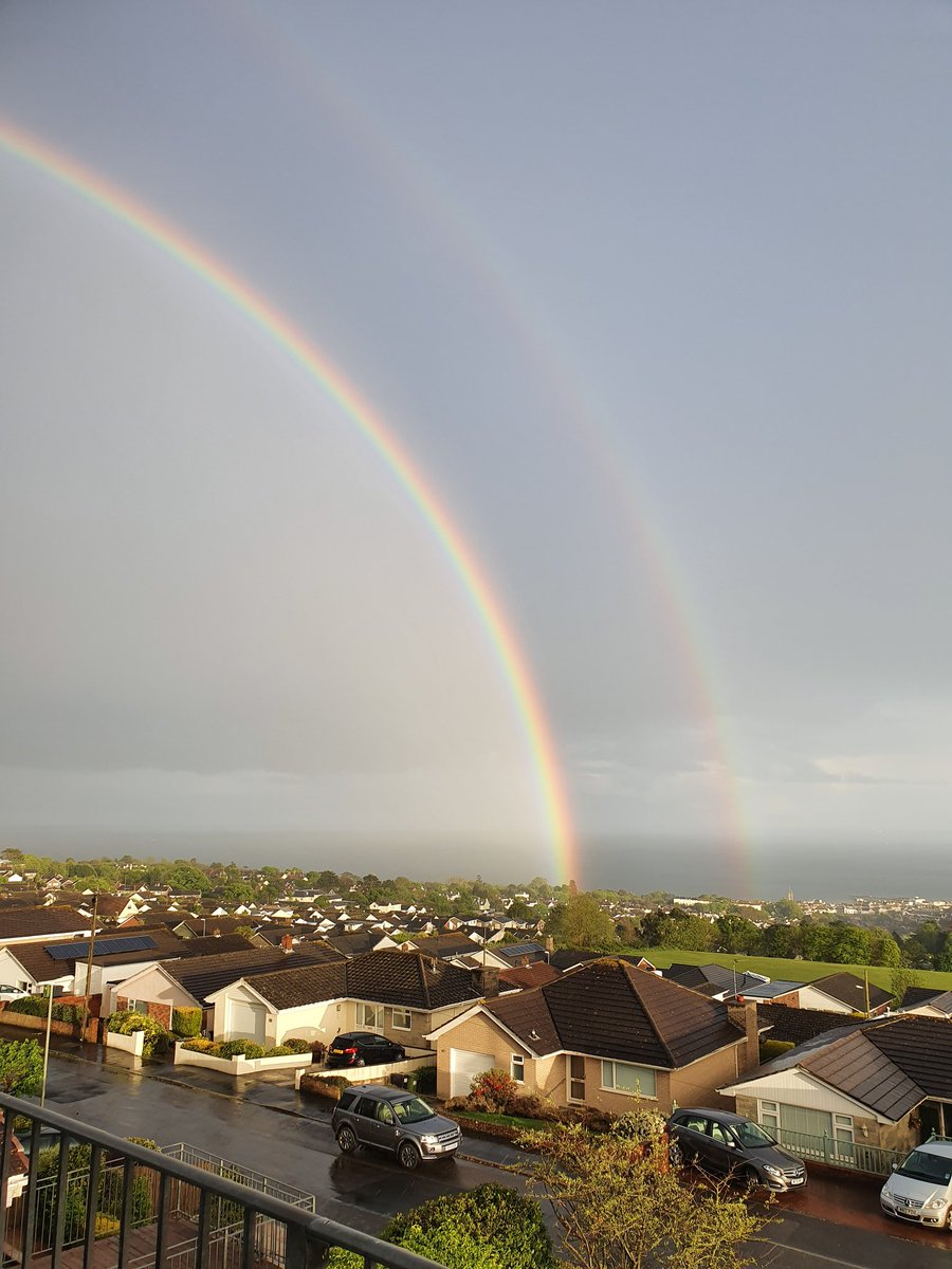 ZoeGask_'s tweet photo. Beautiful rainbow over Teignmouth tonight, very fitting for #clapforkeyworkers #ClapForTheNHS #ThankYouThursday #teignmouth https://t.co/5C2wI9A8Ts