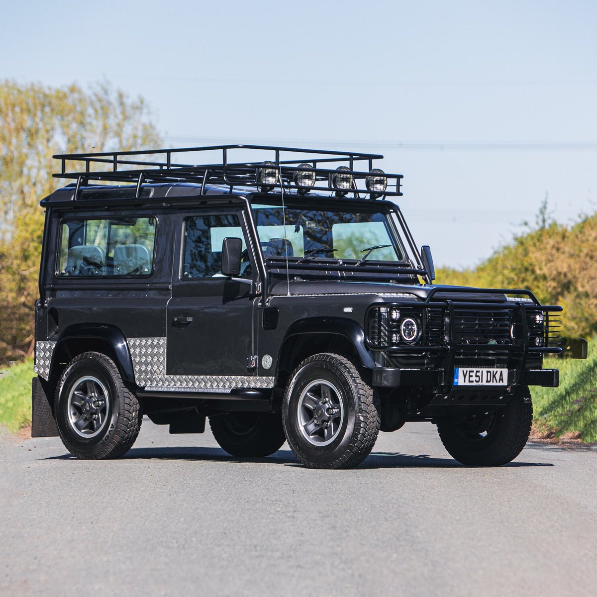 IconicAuc's tweet image. James Bond or Lara Croft? We have these two incredible special edition Land Rover Defenders (Spectre and Tomb Raider) at our May Auction. And what a day to post them; World Land Rover Day.

#spectredefender #tombraiderdefender #landrover #landroverdefender #worldlandroverday