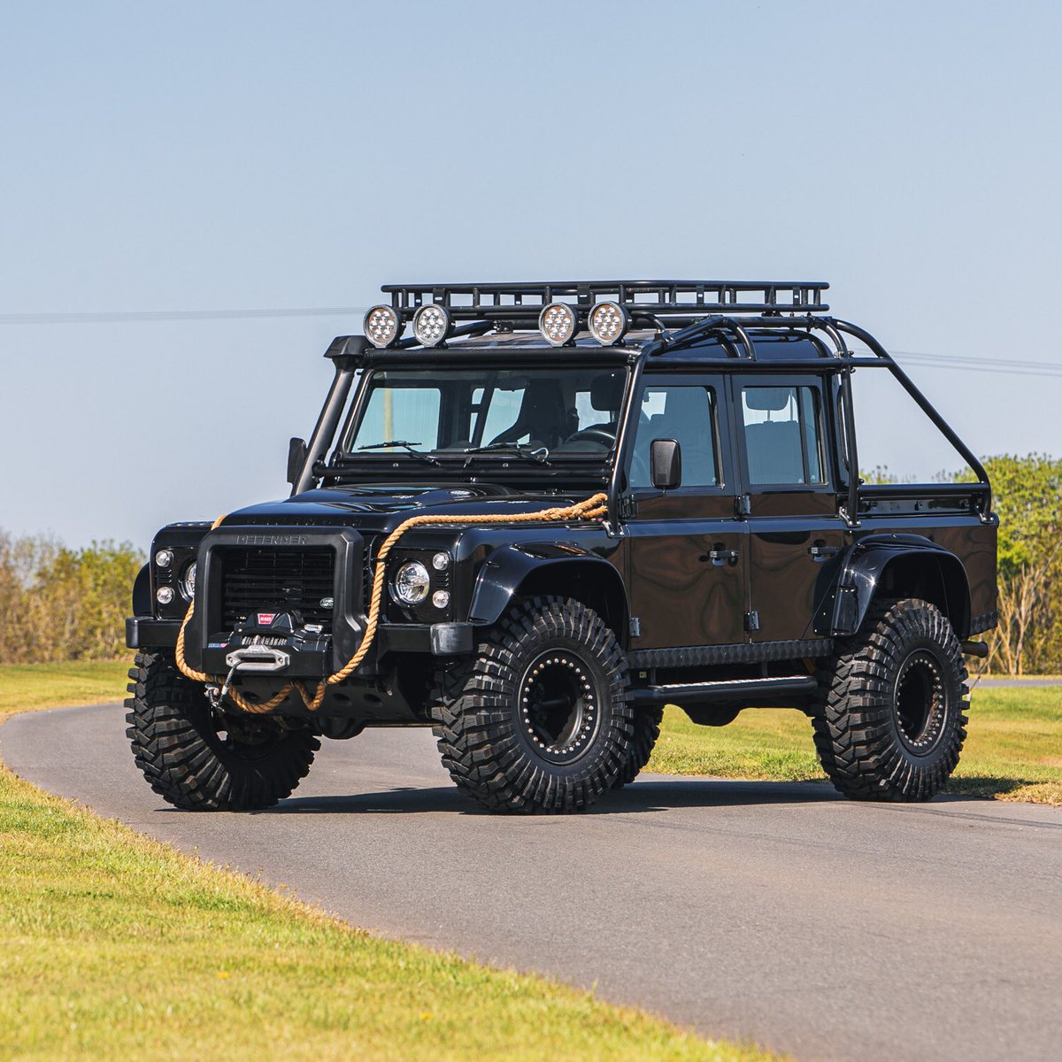 IconicAuc's tweet image. James Bond or Lara Croft? We have these two incredible special edition Land Rover Defenders (Spectre and Tomb Raider) at our May Auction. And what a day to post them; World Land Rover Day.

#spectredefender #tombraiderdefender #landrover #landroverdefender #worldlandroverday