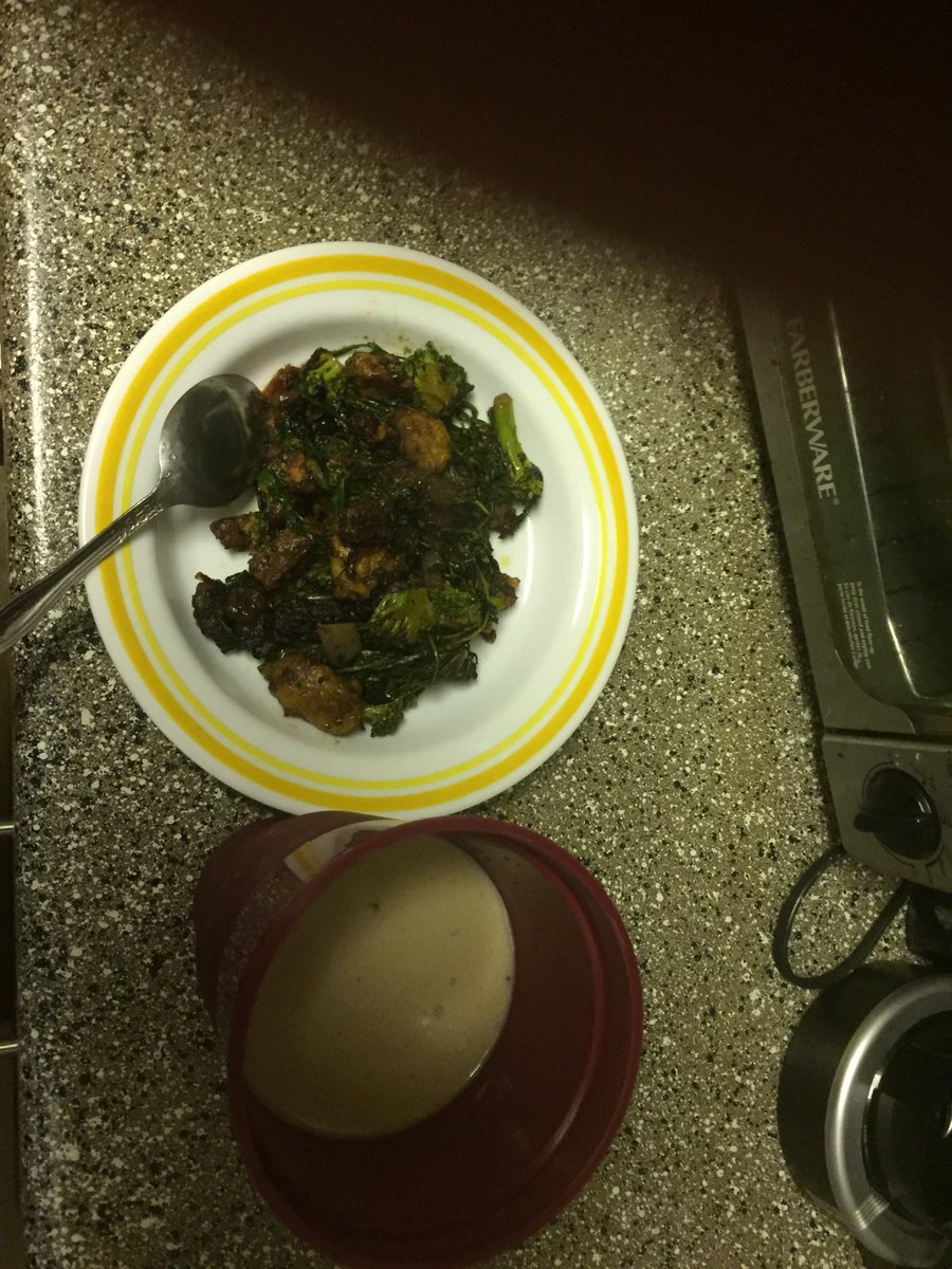 enoch_kamara's tweet photo. 🥬and 🥦🥛 protein  banana 🍌 vanilla shake. https://t.co/uOR3pLXivw