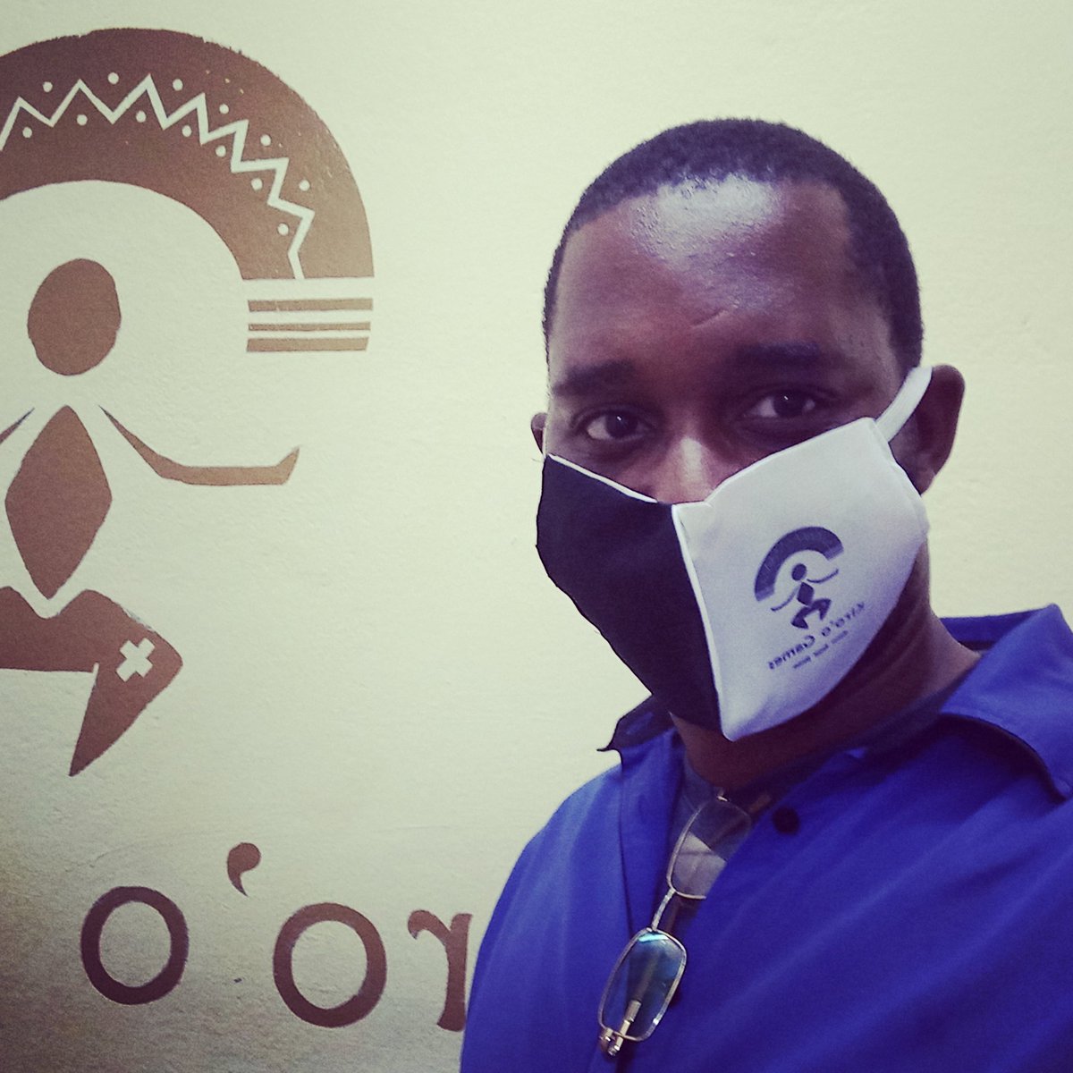madibaOlivier's tweet photo. Donc au studio on est en mode
#SurviveWithStyle
"FoxDie Will not get our Outer Heaven"
#KirooGames
#wallbreaker https://t.co/7fLs5haB5f