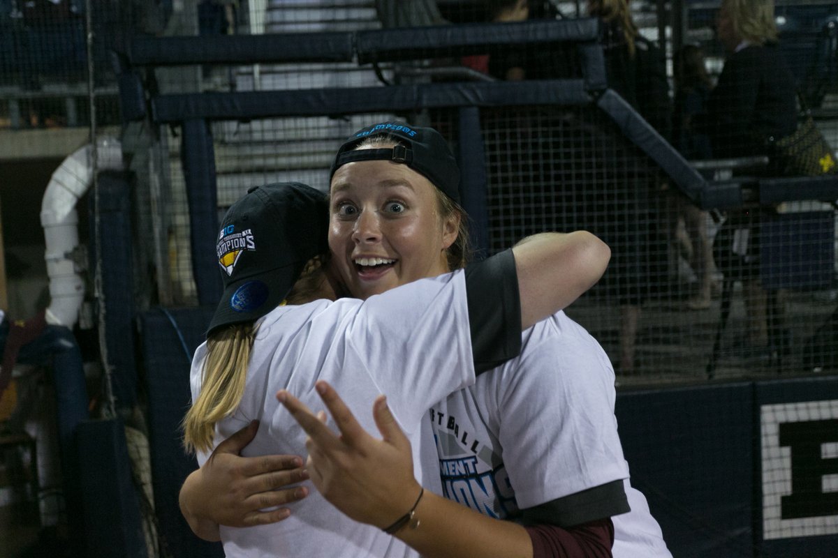 GopherSoftball's tweet photo. Join us tomorrow night at 7 p.m. as we look back on the 2017 B1G Tournament Championship! The #Gophers went 56-5 and also brought home the regular season title that season. We will be joined by @saragroe, @smacken7 &amp; @syddwy right here on Twitter.

Watch: https://t.co/prU5cD59xI https://t.co/CzezVeR8Dq