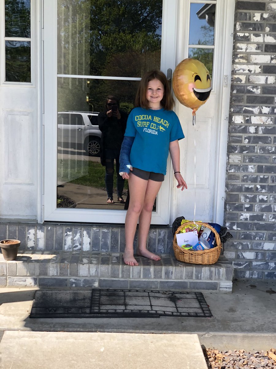 SulserStephanie's tweet photo. Delivered a care package to this sweet girl today!  I think it brightened my day just as much as it did hers.  ☀️💚 #BeADragonSGEL #allsmiles https://t.co/ICI4JWJxSc