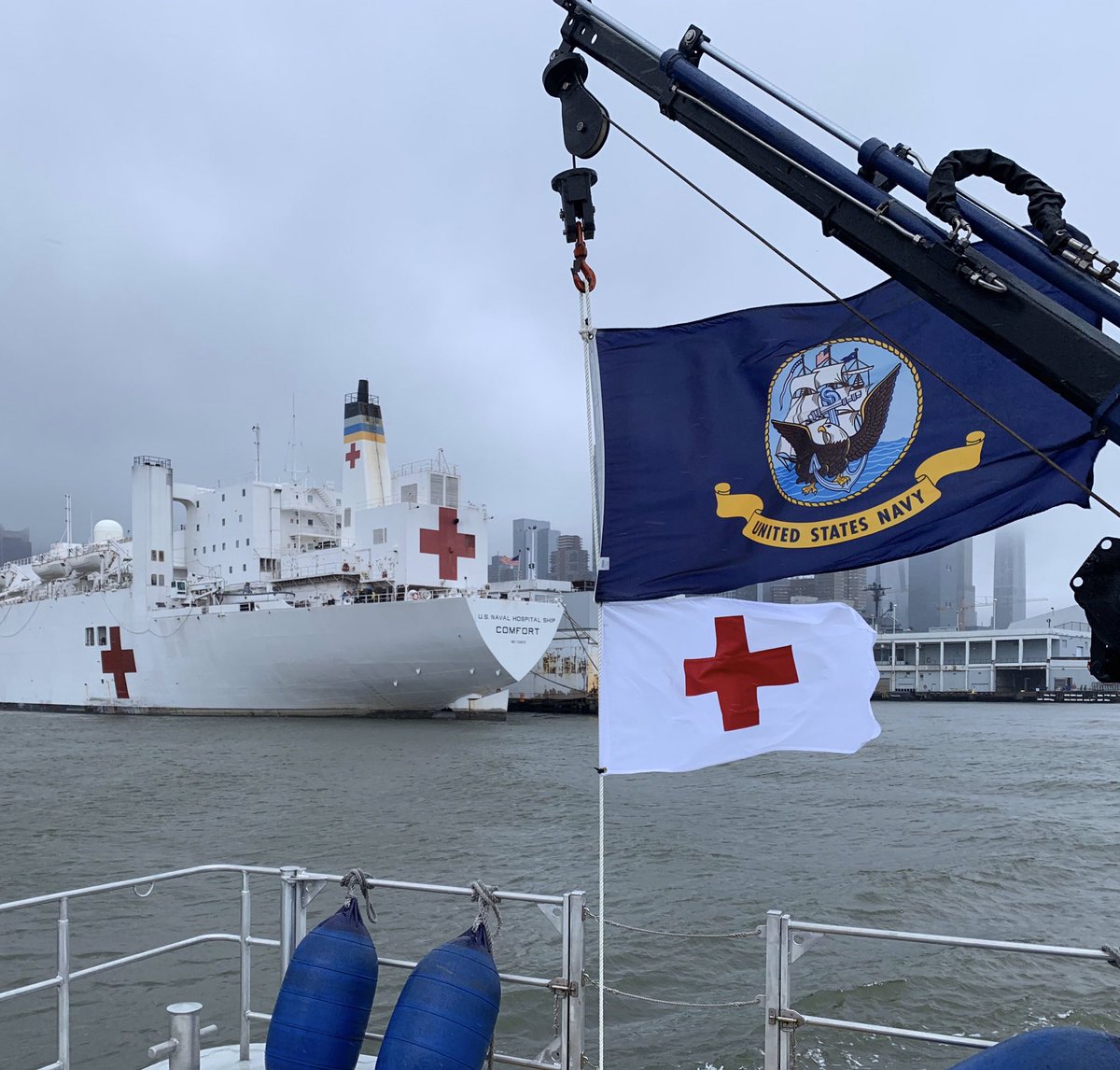 The #NYPD Harbor Unit proudly flies the @USNavy flag while escorting the #USNSComfort down the Hudson River