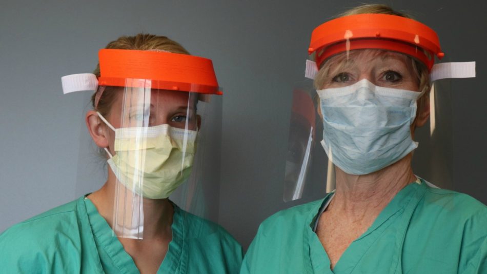 Paper in <a href="/JAMANetwork/">JAMA Network</a> recommends #faceshields for #community health: "significantly reduces the amount of inhalation exposure" while being easy to wash for re-use and allowing wearers to communicate without removing the PPE. jamanetwork.com/journals/jama/…