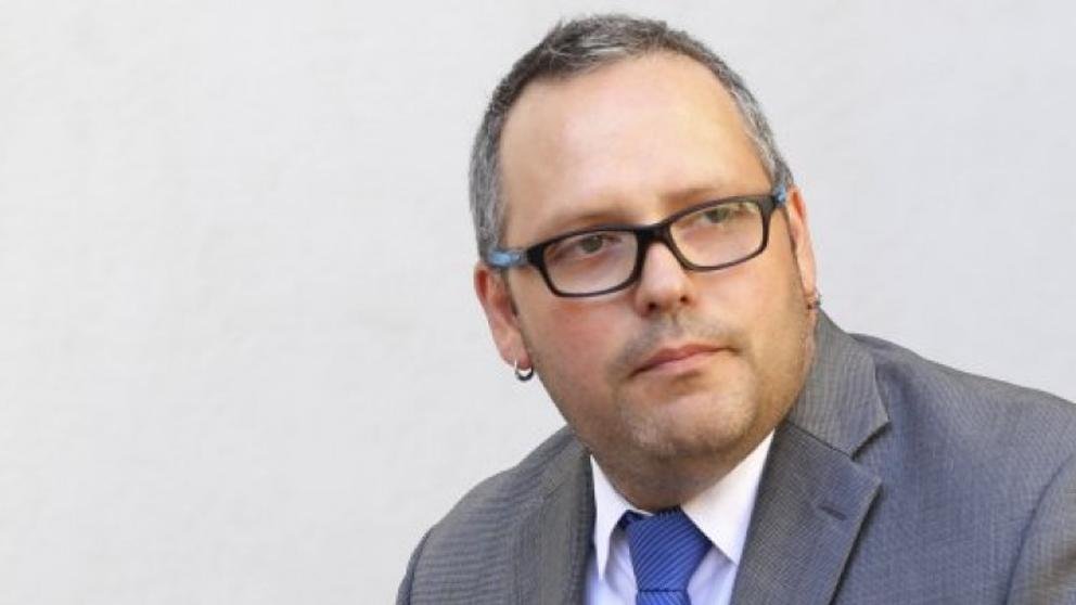 Si Maite Orsini está a cargo de la "Ética parlamentaria" ??, yo propongo a este guatón como "Ministro de Bienes Nacionales" ¡¡