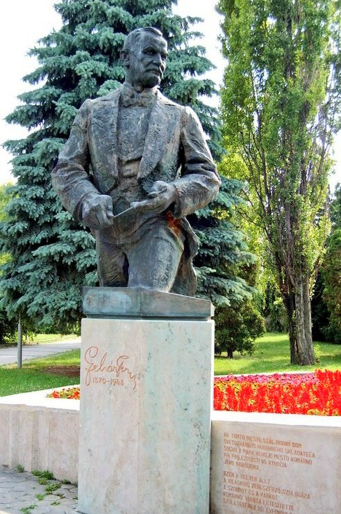 RehakLubomir's tweet photo. Franz #Lehár was born OTD 150 years ago at Komárno/Slovakia.
Composed unforgettable operettas as The Merry Widow, Count Luxembourg, The Land of Smiles.
After Prague studies he became the youngest bandmaster in Austro-Hungarian army in Lučenec/SK 1890-94 🎶
https://t.co/Fhl9MIAozX https://t.co/O1pyYIWbGs