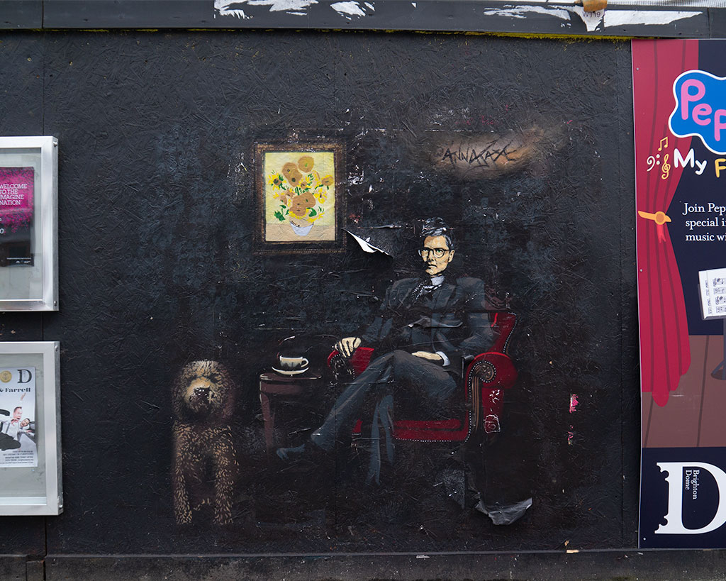 rwcreate_'s tweet image. Wandering thoughts... love that billboard posters are pasted around this Brighton street art painting.

#Wanderingbrightonthoughts #brightonandhove #brightonart #brightonstreetart #brightonlife