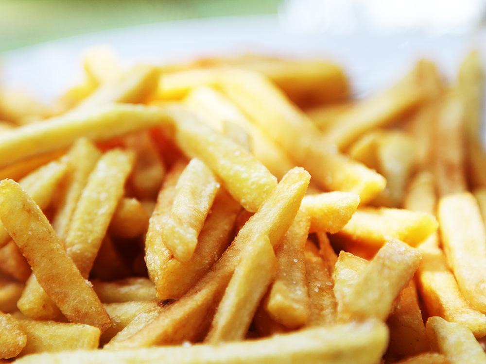 OttawaCitizen's tweet photo. Canadians urged to eat more fries as 200 million pounds of potatoes become latest food victim of COVID-19 https://t.co/Os5xUpVGv6 https://t.co/WQkGHXa2qe