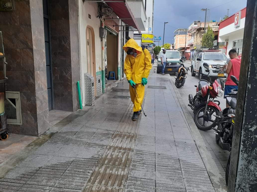 Cafeaseo's tweet photo. #ContinuamosPorTi

Cafeaseo del Quindìo continua realizando el lavado y la desinfección de diferentes zonas públicas en el municipio de #Montenegro

#FelizJueves #PiensaVerde #QuedateEnCasa https://t.co/Urvu6CV4QK