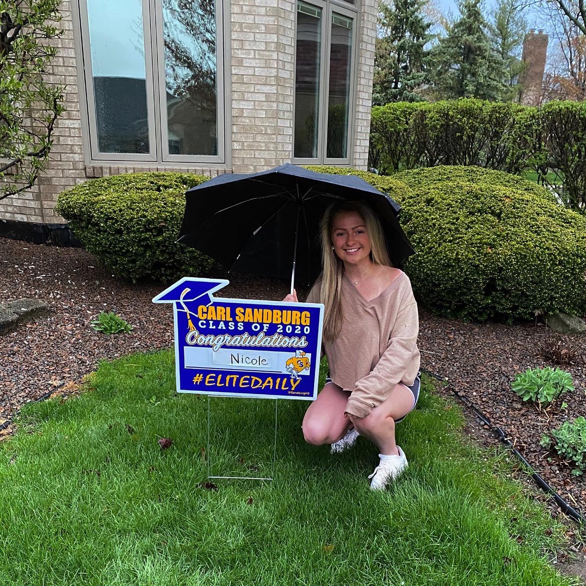 nicolerrooks's tweet photo. @SandburgHS Thank you for the sign!🤩 @jltyrrell8  #EliteDaily https://t.co/E8x1MXhRCh