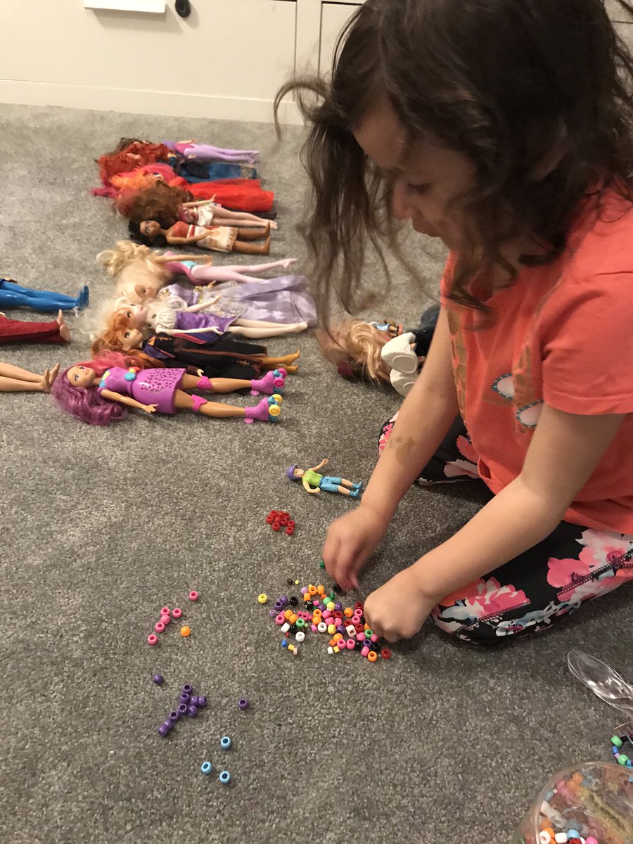 Jackie_O_G's tweet image. Working together to make analyze their data #barbiedollschart #sortingbycolors #DaniandElla @MissFannon