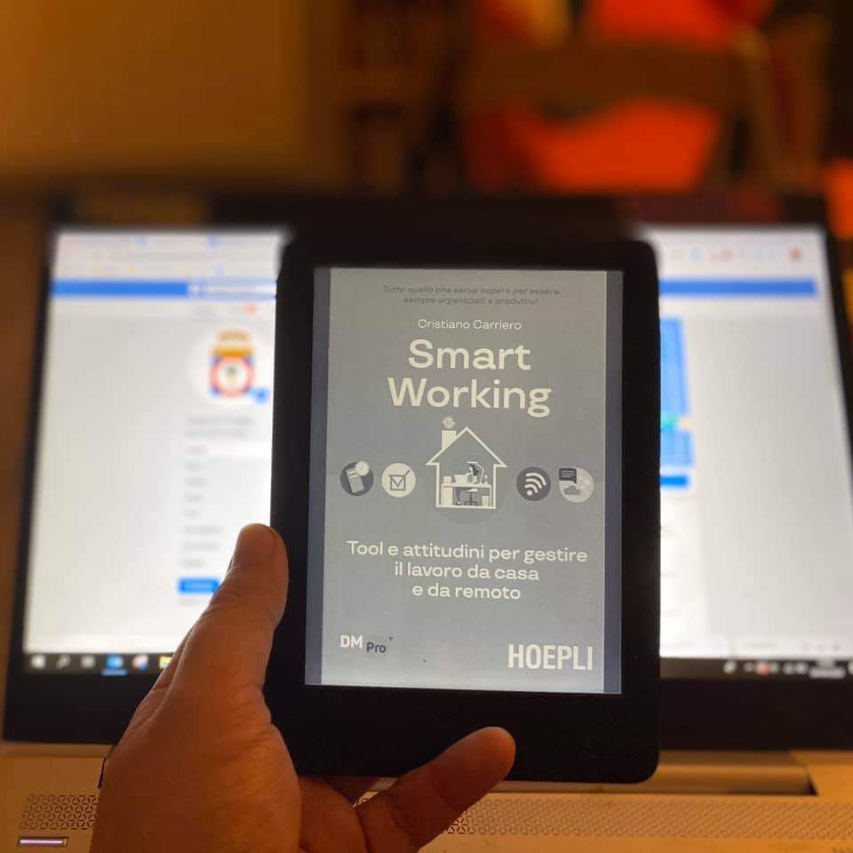 lucarallo's tweet photo. Come giustamente scrive @LinoCastrovilli, «lo #SmartWorking non nasce con il #Covid_19 c'è un popolo di trapezisti digitali (cit. @ilcarriero), che da tempo hanno già attrezzato le pareti dei propri uffici volanti». Non vedo l'ora di leggere tante magnifiche “#SmartStories”. https://t.co/lChPPRe9bl