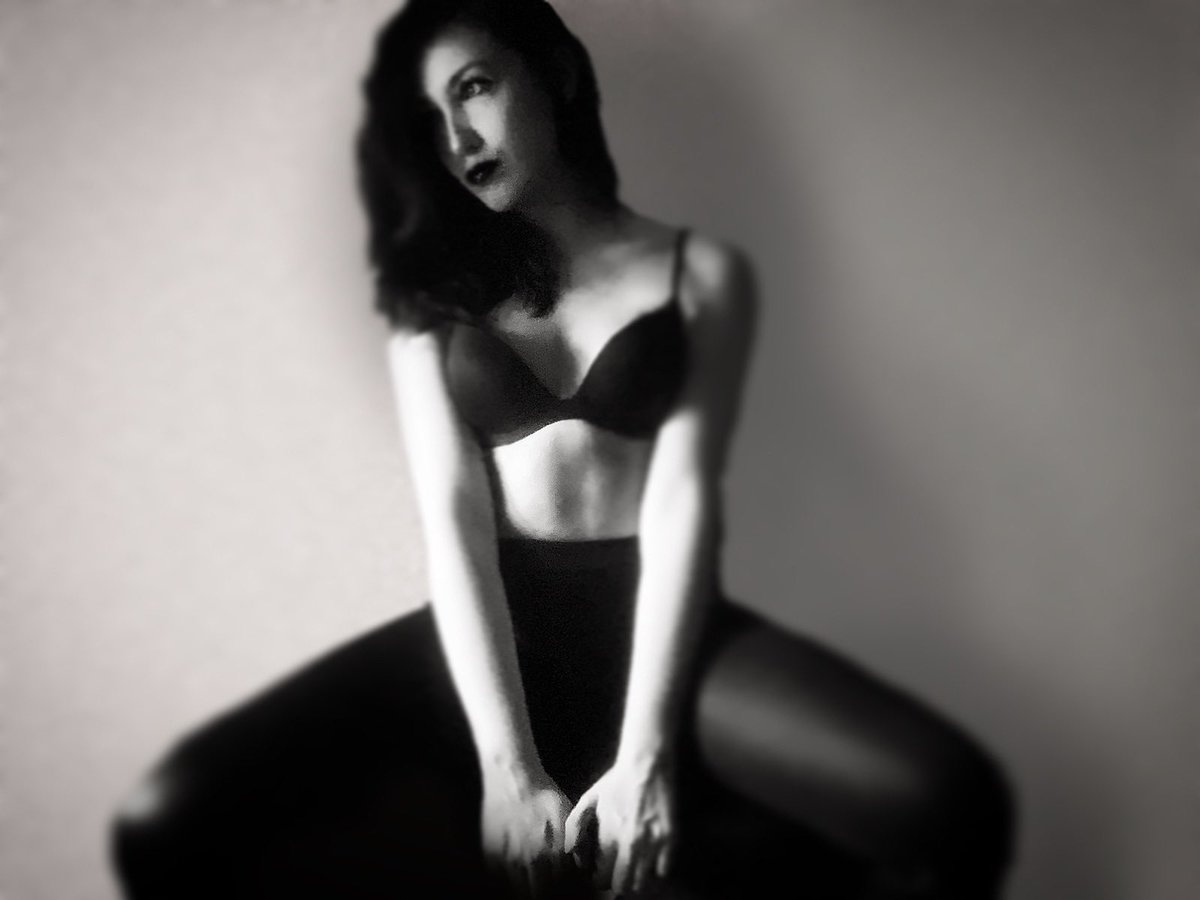 “Me gusta la cerveza y tu sonrisa .. pero eso ya lo sabías”