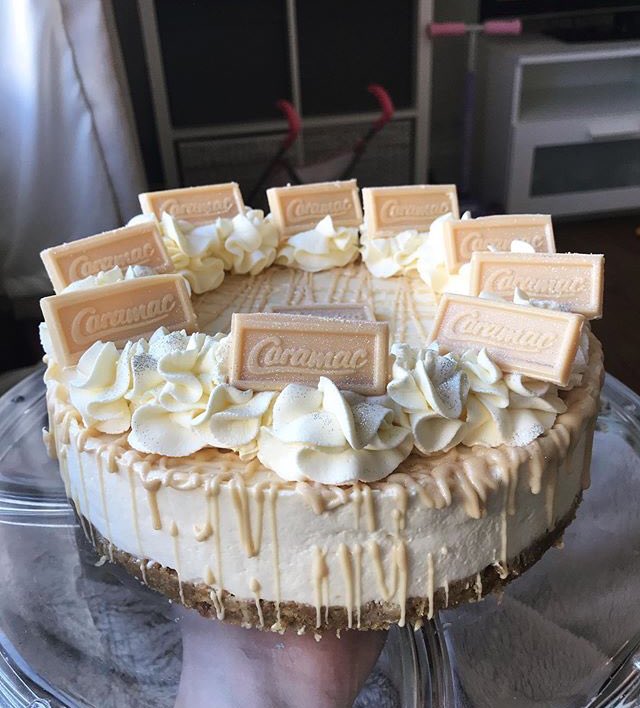 TWITTER DO YOUR THING!! 

My girlfriend has a very small cake page on Instagram (EbonyRiasCakes) and would really appreciate any support during this tough time. She doesn’t know I’m posting this so PLEASE LIKE &amp; RT. It really will make her day. Thanks