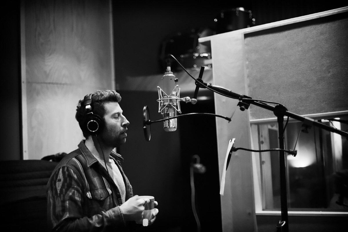 Engineer and mixer <a href="/RyanHewittMix/">Ryan Hewitt</a> has been using the 
<a href="/ChandlerLimited/">Chandler Limited</a> REDD Microphone during recent sessions with <a href="/bretteldredge/">Brett Eldredge</a>. Watch our demo of this fantastic microphone with an onboard preamp by clicking here: bit.ly/ChandlerREDDVK