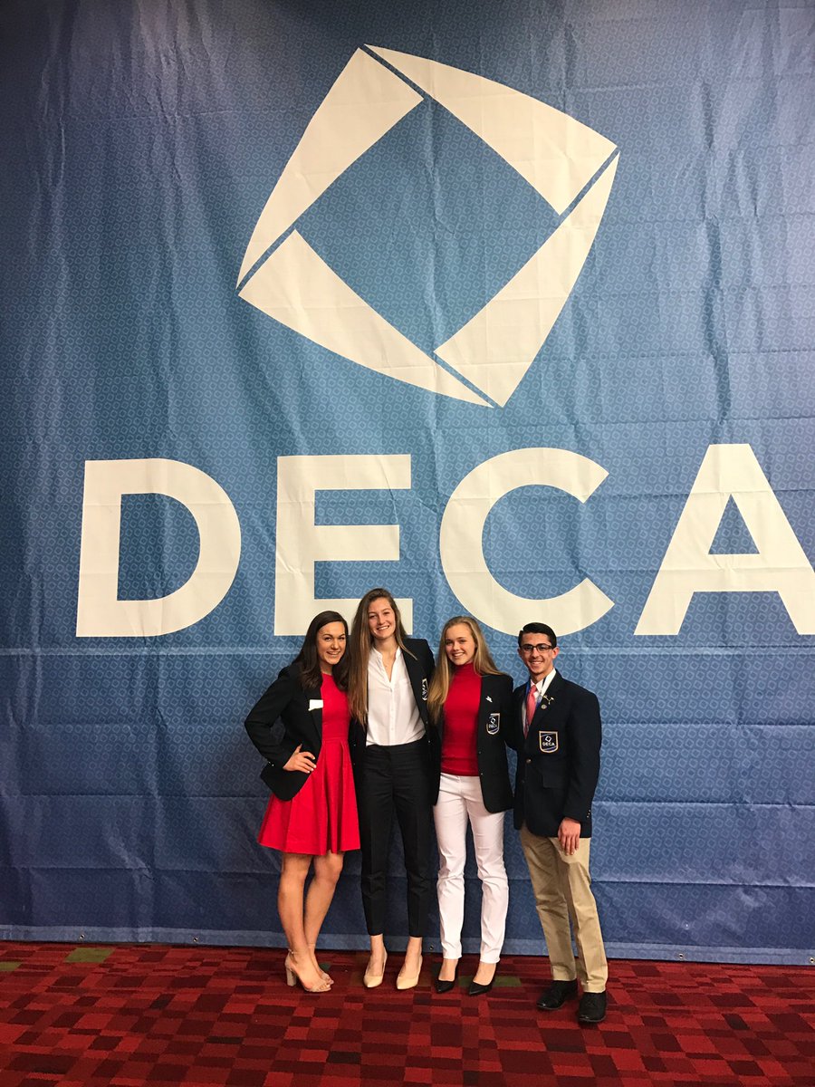 Cassandra_E_B's tweet photo. For day 4 of #DECAICDCWeek here’s a #DECATBT with some of my favorite CT DECA people! @DECAInc @ConnecticutDECA https://t.co/7mfoYxQac5