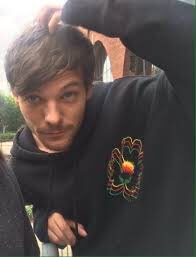 Louis Tomlinson fixing his fringe; a thread