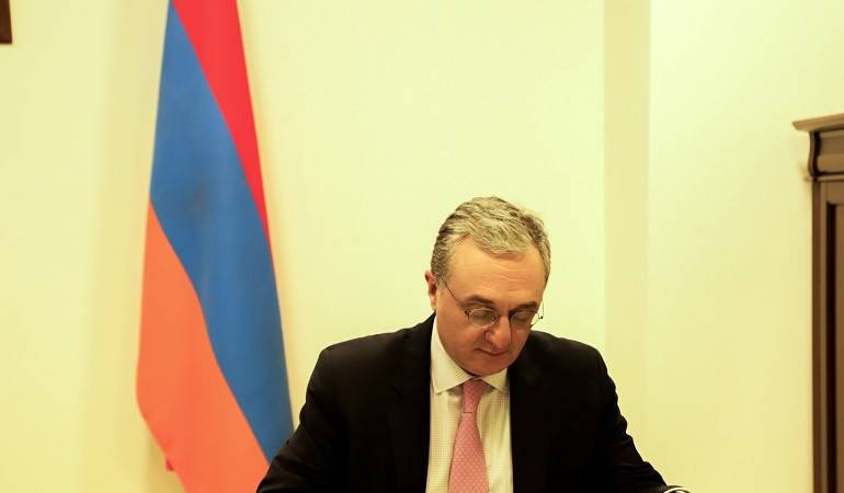 MFAofArmenia's tweet photo. Memorandum of Understanding on #Armenia Country Strategic Plan (2019-2024) of @WFP was signed btw FM @ZMnatsakanyan &amp; Jelena Milosevic, #WFP Rep &amp; Country Director in Armenia. An important tool for @armgov &amp; WFP in capacity building process for ensuring food security in country. https://t.co/bdMRfcxMSz