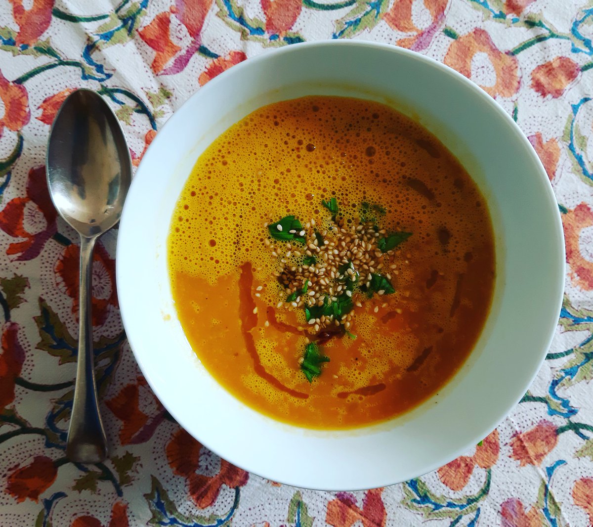 Keeping it simple in all the blustery weather. Carrot + coriander, spruced up for the interwebs with some chopped parsley, toasted sesame + olive oil #StayHomeStaySafe #EatAVegetable #BeKindToYourself