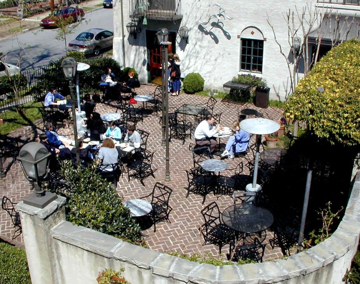 15 Restaurants that have Re-Opened in Chattanooga:

eatonthehouse.com/blog/15-restau…