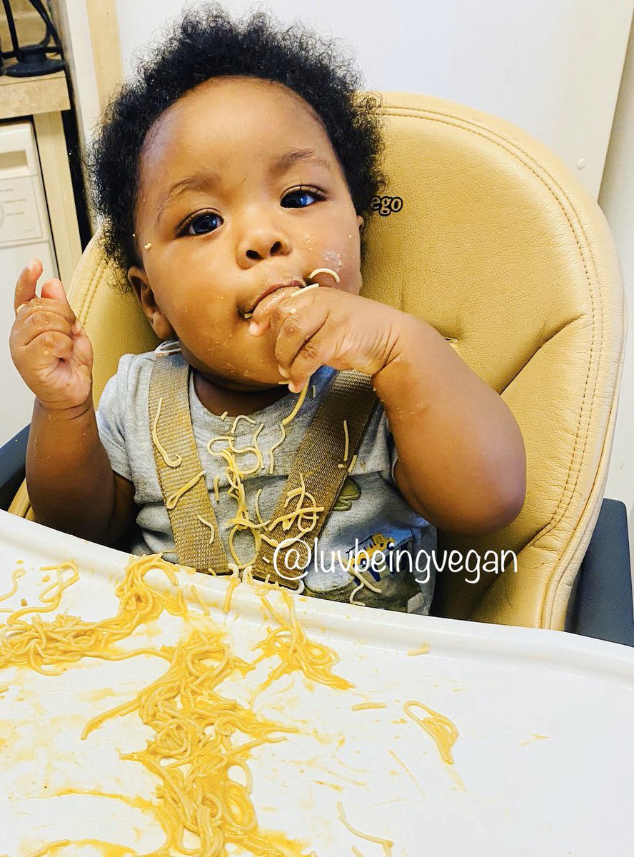 luvbeingvegan's tweet photo. My little happy vegan baby. Sometimes you just have get messy with it! https://t.co/gNaBcMQbuy