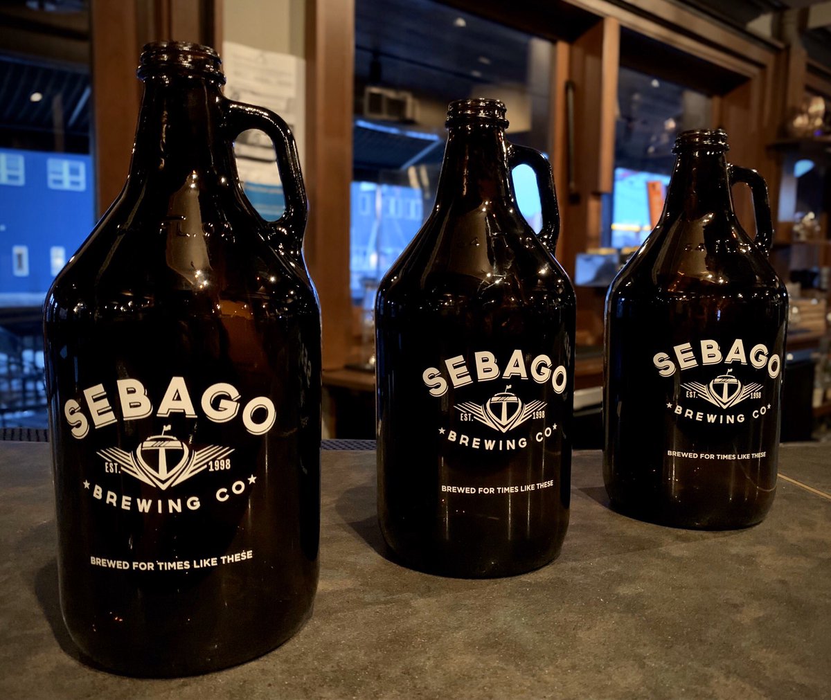 BoonesPortland's tweet photo. *Now Available* local craft beer on draft. Request a Sebago growler for your beer and Boone’s will donate half the cost to @frontlinefoods — helping to feed healthcare workers on the frontlines. #InThisTogether #StayHome #CraftBeer 

https://t.co/24uhJPGoDm https://t.co/XKDF03HJN0