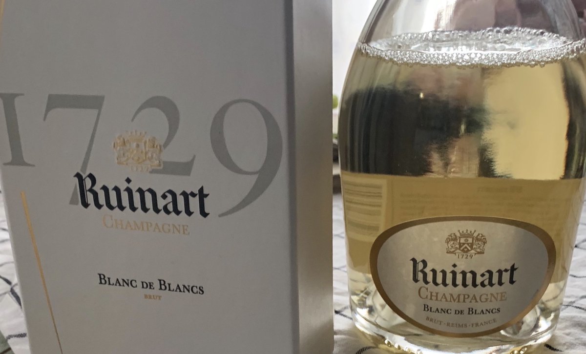 Marzuliini's tweet photo. Hauskaa Wappua! Poikkeusoloissa poikkeuksellisesti juhlimme @frankares kotona🤗 #parsa #osteri #samppanja #ruinart #champagne #mersault #asparagus #oyster #mayfirst #vappu #staysafe #pysykotona https://t.co/joMivcj8Q5