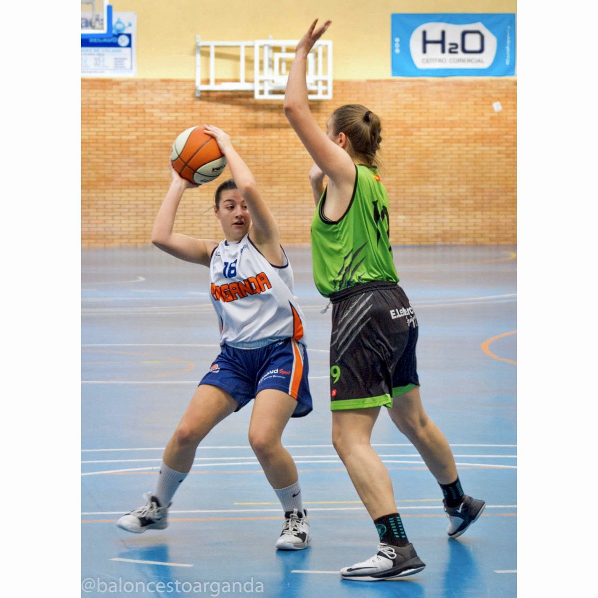 baloncesarganda's tweet photo. Júnior Femenino vs @OlimpicoAranj 💪🏻
#baloncesto #basketball #baloncestofemenino #cbarganda #juniorfem 🏀🏀 https://t.co/nlxIrbSxH1