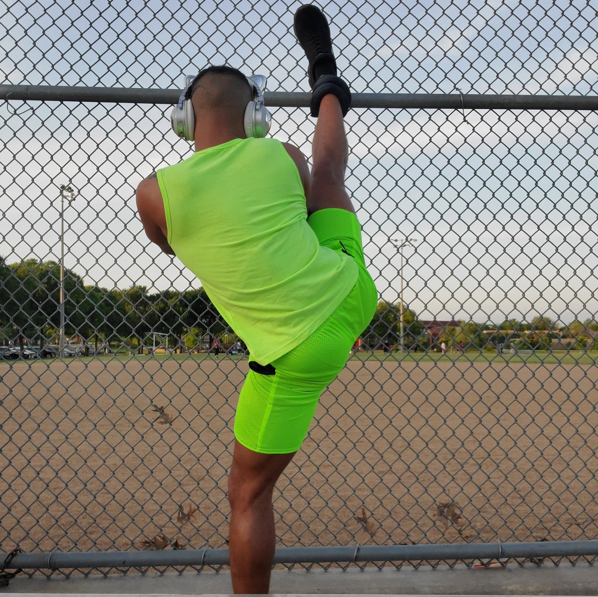 Da_Vampire2's tweet photo. Power ๐ช๐ค๐ #thursday #legs #wasittrainer #cakes #ass #gymmotivation #bodygoals #Goodform #gym #savage #savageremix #splits #splitsprogress https://t.co/BdQRZze7yB