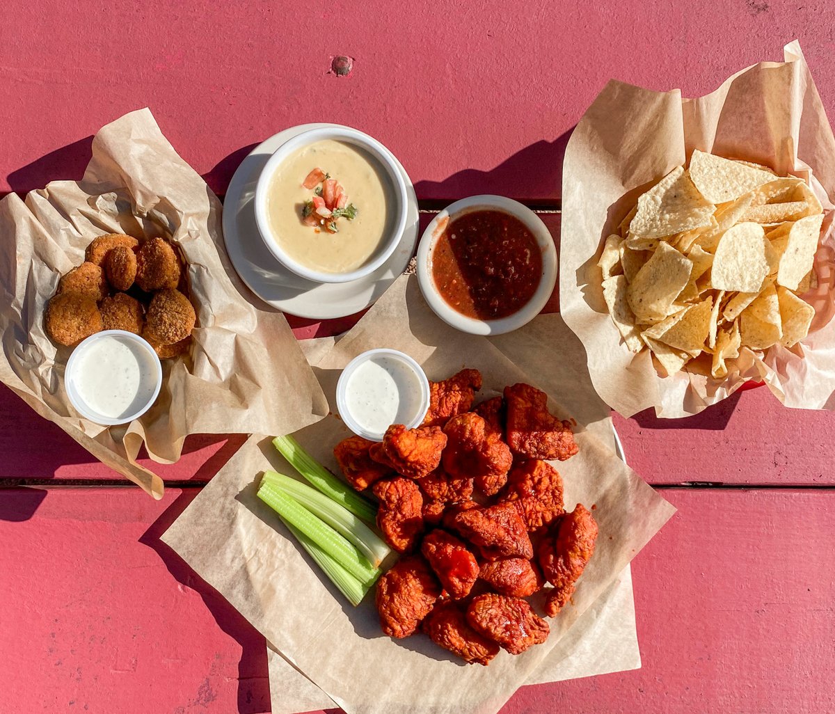 AustinTexasExes's tweet image. Get your $25 Texas Exes Tailgate Pack from our friends @eatdrinkdocs for this Friday’s Texas Longhorns #MyTexas Tailgate!

Preorder your tailgate pack on Doc's website and you'll get 15 boneless wings, fried pickle basket + queso &amp;amp; salsa with chips!