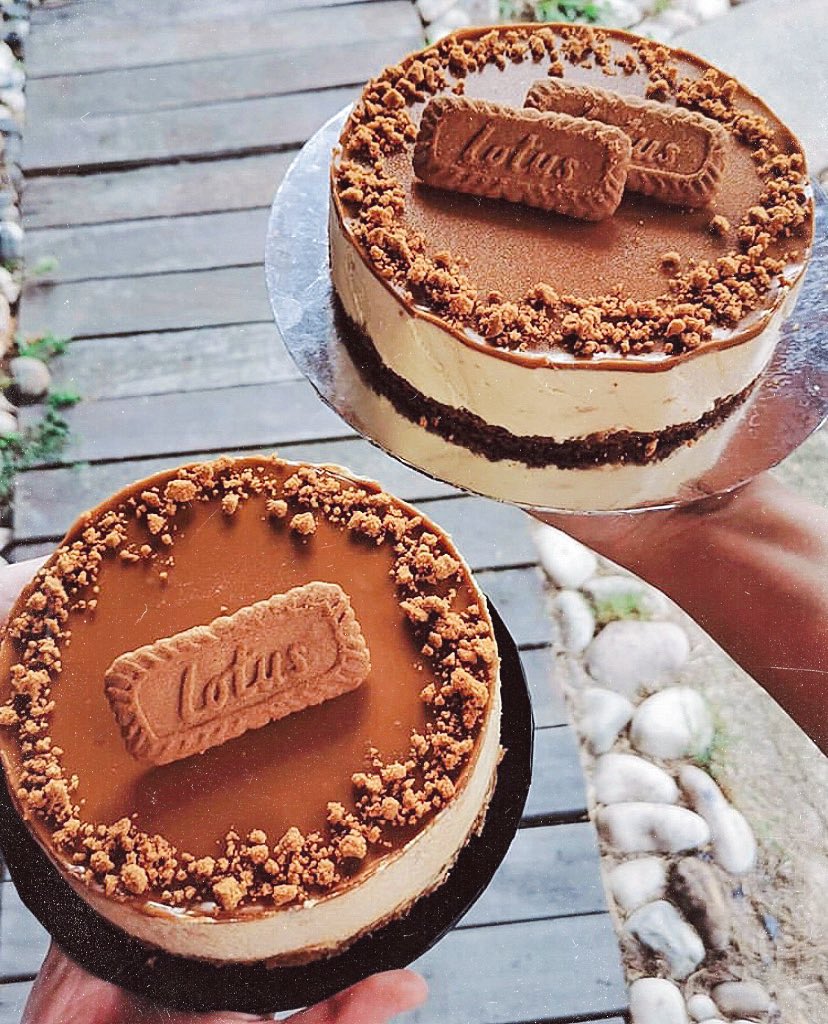 DahliaRizal's tweet image. I love how my aunt is so fkng talented in baking and we would only order cakes/desserts from her tau but she told me she’s not good in marketing her products so here i am telling yall that her desserts are undeniably the best😩 go visit her page okay! @/chors_choice