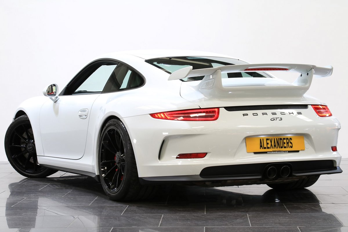 Alexanders_cars's tweet photo. BUY ONLINE TODAY - FREE HOME DELIVERY

- Sport Chrono Pack, PCM Sat Nav, Sound Pack Plus, Bi-Xenon PDLS, 20" Black GT3 Wheels, Heated Seats -

In stock: 14/63 Porsche 911 GT3 3.8 991 PDK in White with Black leather and Alcantara.

See more: https://t.co/KEKaLcKZGa

#Porsche #GT3 https://t.co/qkUfa86Xv2