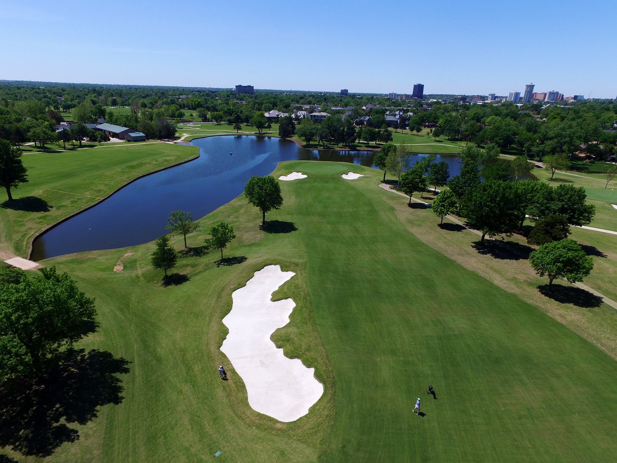 Garrett_Barnes's tweet photo. #DroneFlights @okcgccgolf this afternoon. 😍😍. These bunkers are absolutely stunning, compliments to @TrippGolfArch, phenomenal job! #Lattitude36Fairways #007Greens. Stay safe out there golfers. 🏌️‍♀️ ⛳️ https://t.co/ecvZepVI0g