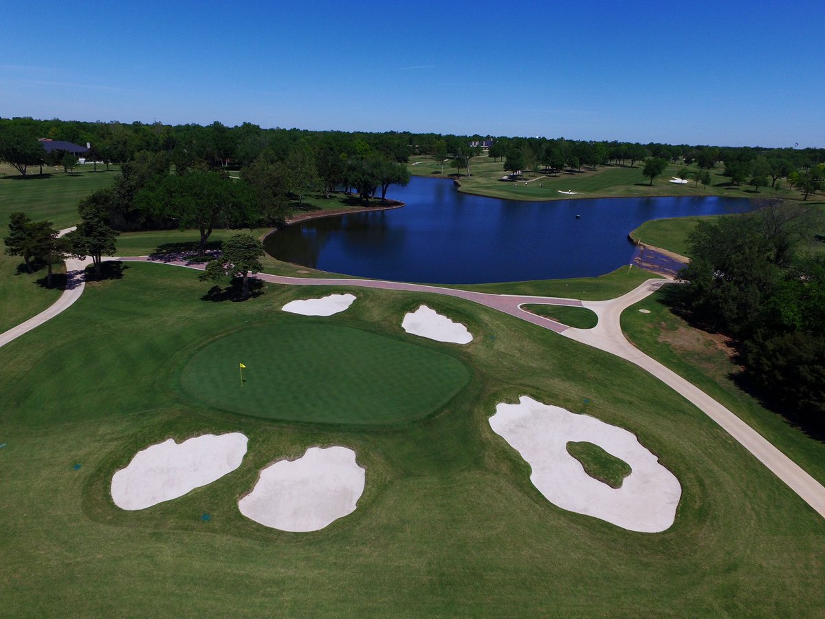 Garrett_Barnes's tweet photo. #DroneFlights @okcgccgolf this afternoon. 😍😍. These bunkers are absolutely stunning, compliments to @TrippGolfArch, phenomenal job! #Lattitude36Fairways #007Greens. Stay safe out there golfers. 🏌️‍♀️ ⛳️ https://t.co/ecvZepVI0g