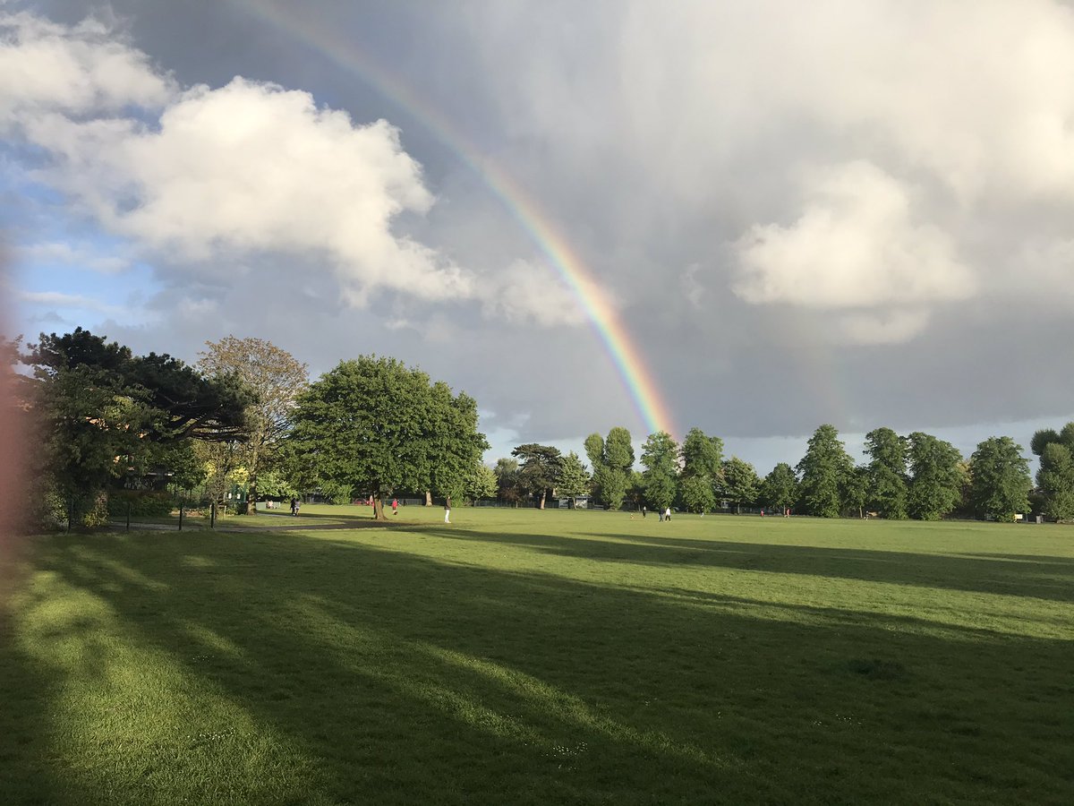 MichieSW19's tweet photo. Beautiful rainbow on a day of showers - lovely sight on my evening stroll😀#dundonaldpark #wimbledon #southwestlondon @WimbledonNews #lockdownrainbow https://t.co/mNjOT2croo