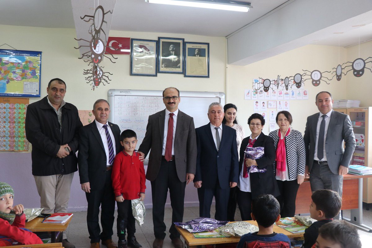 Sevgi_Cenki's tweet photo. #GördesİçinAşklaÇalışıyoruz Emeklerimiz geleceğimiz için https://t.co/QkDTFaakxw