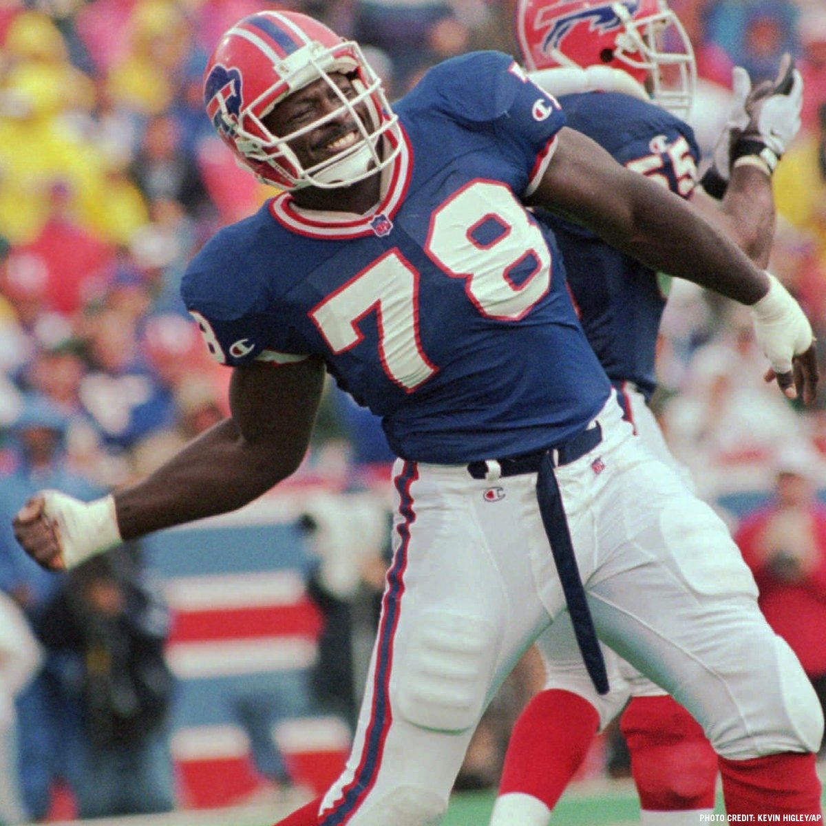 BuffaloBills's tweet photo. BRUUUUCE! 🐐

35 years ago today, we selected Bruce Smith with the first pick in the 1985 Draft. #GoBills https://t.co/c2XpsMPQYQ