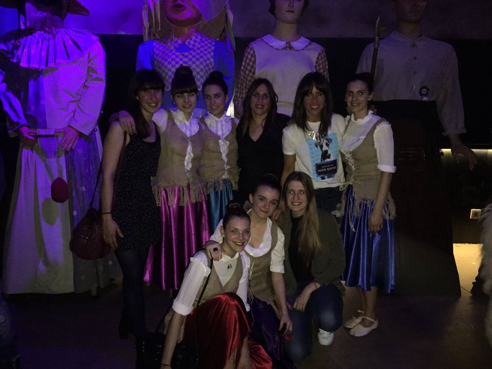 dantzarima's tweet photo. Concierto de IPAR FOLK.
En 2016  tuvimos la oportunidad de bailar con el grupo Ipar Folk... En la sala Zentral de Pamplona!

#HistoriadeDantzarima #recuerdos https://t.co/ZaTH8H7jDK