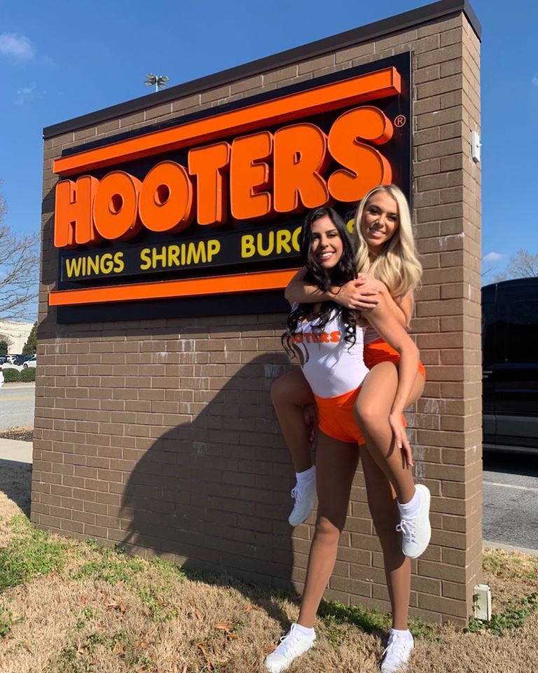 We've got your back! 😉🧡

Minimal contact CURBSIDE SERVICE is AVAILABLE at ALL open LOCATIONS! 🚘

Call in your TO GO ORDER to the open location nearest you or visit HootersToGo.com 👩🏻‍💻 

#getittogo #HootersToGo #HootersMakesYouHappy