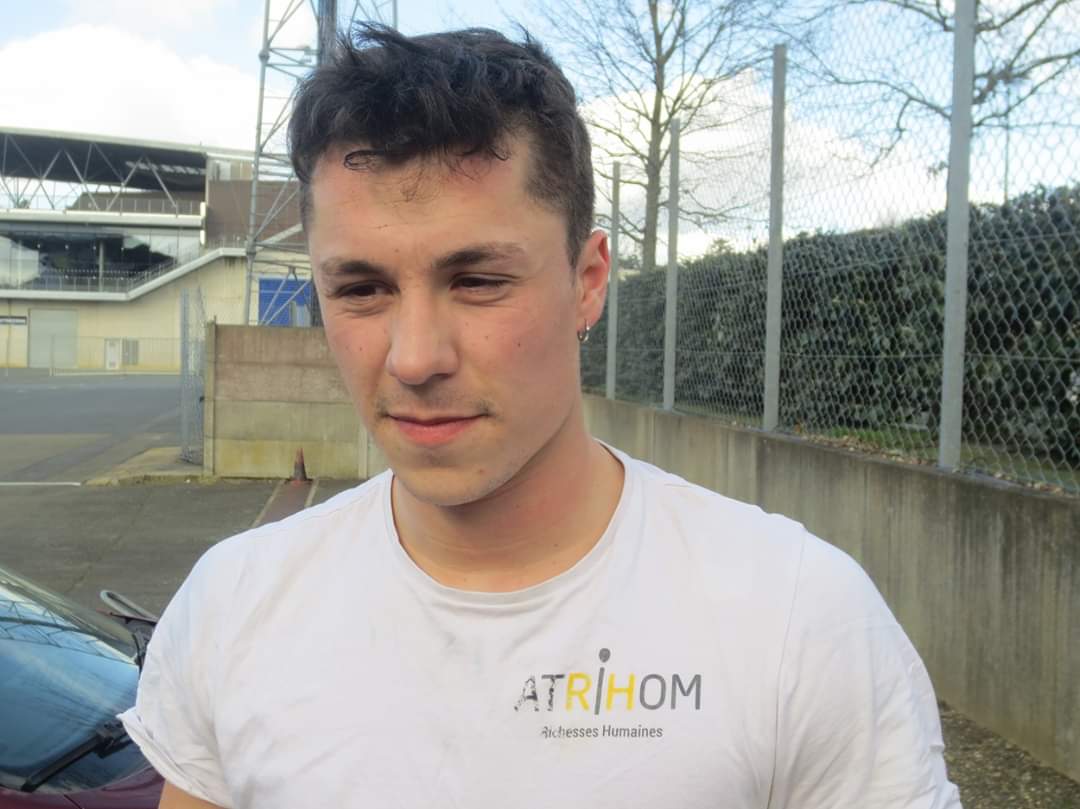 Parmi les partenaires de l’excellent pilote moto malouin Baptiste Felgerolles Solidaires En Peloton, le spécialiste du recrutement, de l’intérim et des ressources humaines Atrihom.
Normal et judicieux qu’un spécialiste des richesses humaines soutienne un pilote efficace.