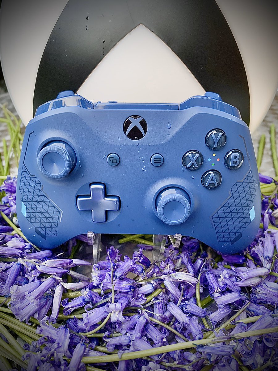 JustMeeVicky's tweet photo. Starting to really enjoy taking these photos..I can definitely see why people do this 

#Xbox #SportBlue #Controllers https://t.co/eKQA438mi2