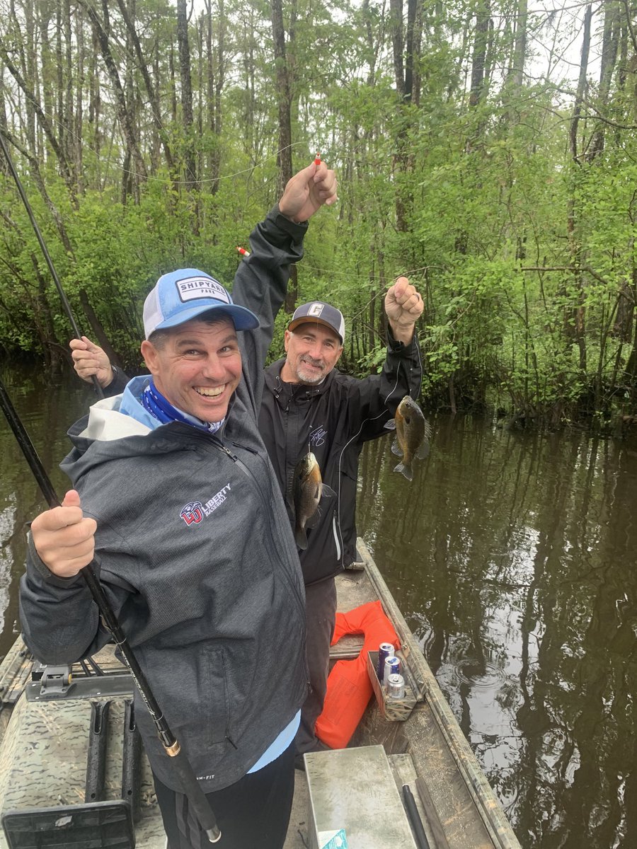 Runningwater32's tweet photo. The Shipyard Park boys take a day off and load the boat with bream. https://t.co/9TQnsKnHQu