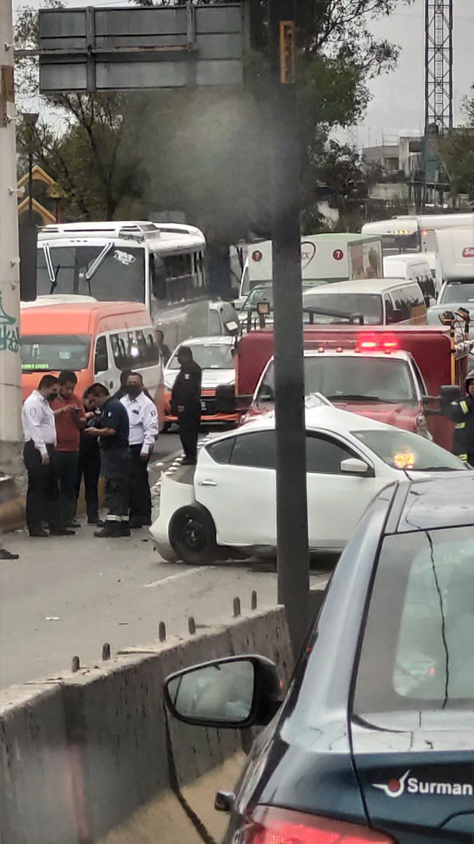 juan_carlosff's tweet photo. Accidente en carretera Toluca - Naucalpan a la altura de Loma linda y San Rafael @SoyNaucalpan https://t.co/jyDnKuRnNw