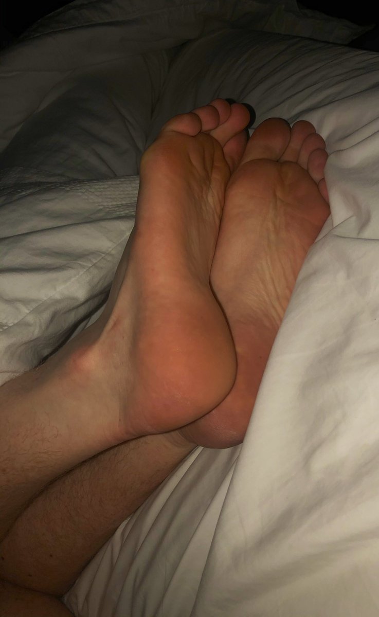 Dfootman2's tweet photo. Last day of the month and some of you have already got paid 😈 

Open your wallets cunts and see what is inside. Now slide in my DMs and beg me to take it 🦶🏽🙏🏽

Remember who’s your boss! 

#findom #humanatm #paypig #slave #cashwhore #reimburse #feet #hot #sweaty @Cuckertt https://t.co/SbX3Ikoyzk