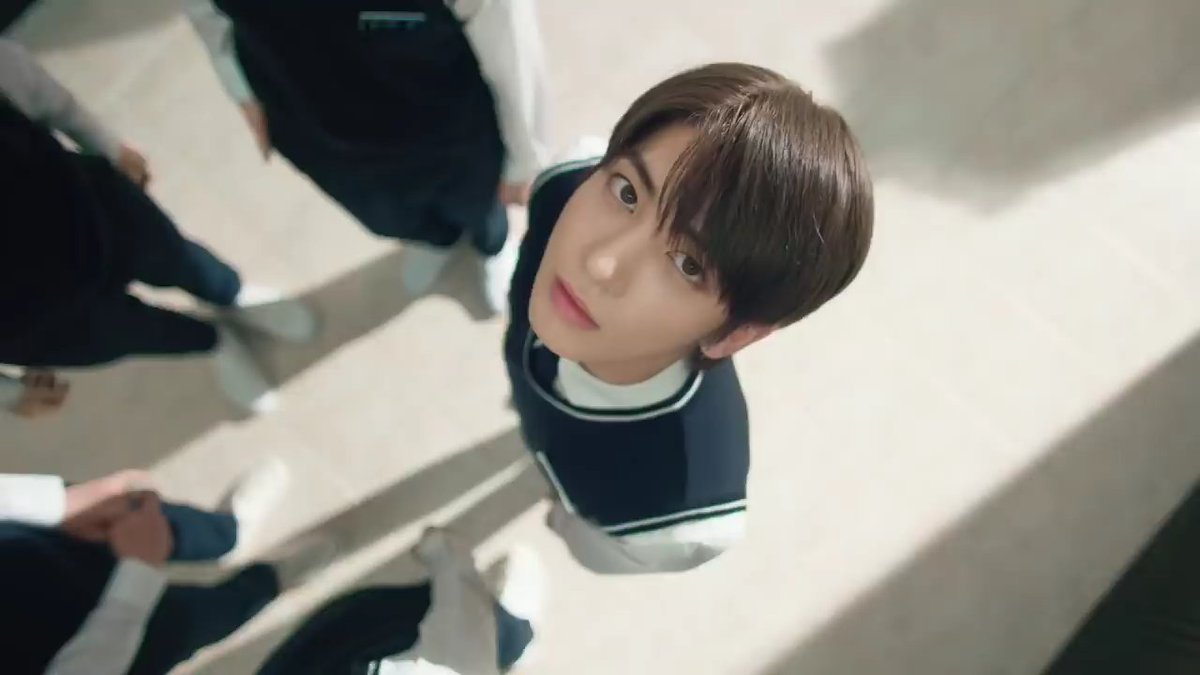 Txt run away. Txt runaway фотосессия. Txt run away. камбэк тхт. Txt run away.